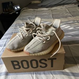 Yeezy 350 v2 Citrin kids size 4